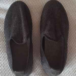 Dark gray (almost black) allbirds shoes